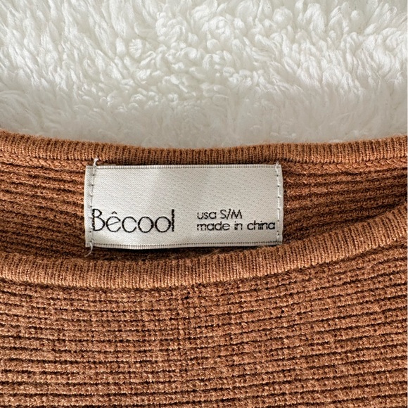 BE COOL Women's Round Neck Sweater Size S/M Light Orange - Picture 2 of 8